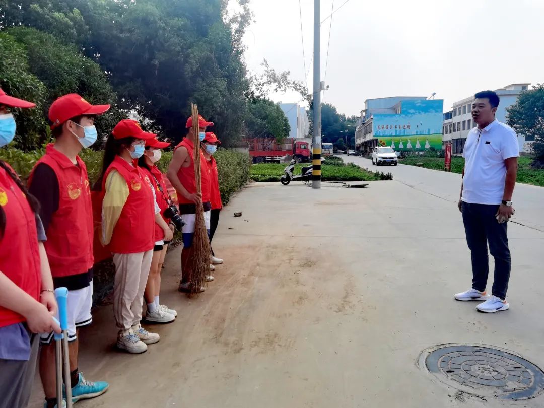 地方团讯〡河南省邓州市“青力青为”大学生志愿者助力人居环境再提升